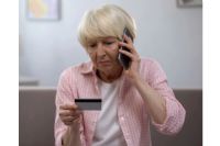 Une suspecte arrêtée dans une affaire de fraude téléphonique à Sherbrooke